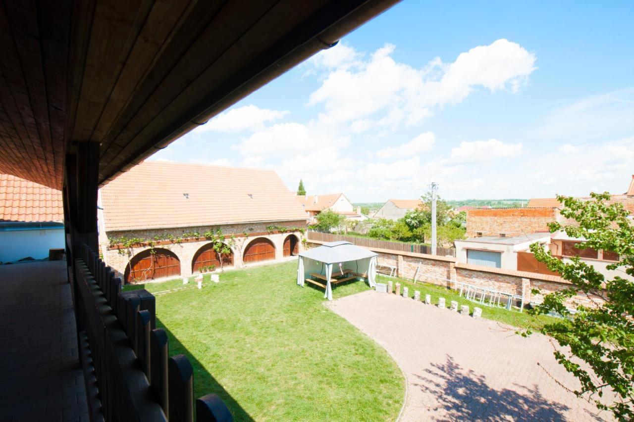 Penzion Posada Podivin Exterior photo